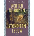 Achter de bomen stond een leeuw